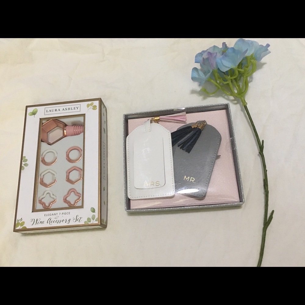 Wine accessory set and luggage tags